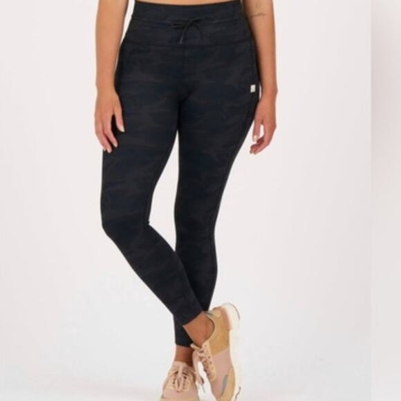 Vuori Pants - Vuori Women's Daily Leggings Black Camo Color Size Small